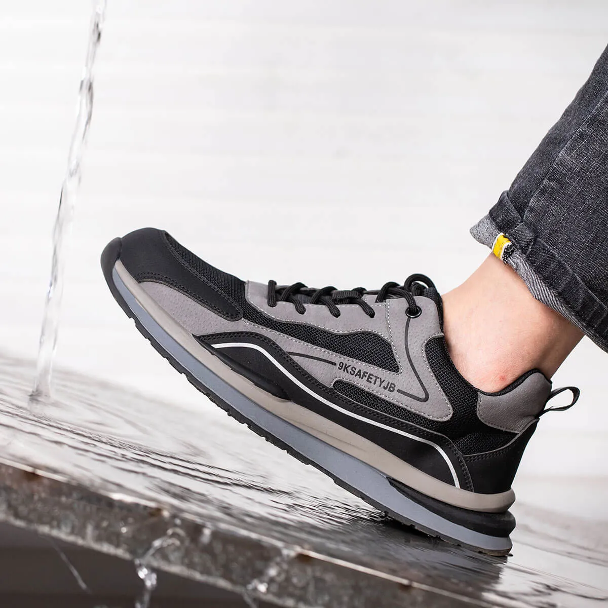 Steel Toe Shoes for Men and Women Lightweight Comfortable Work Safety Puncture Shoes Slip Proof Resistant Indestructible Sneakers Construction Work Utility Shoes